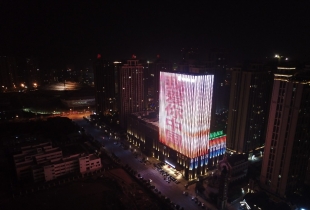 我爱你中国！打开百色“网红”楼宇灯光秀新地标
